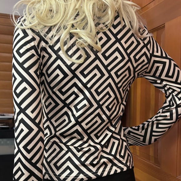 Mock Neck Greek Key" Print Pattern Tee - Picture 11 of 16